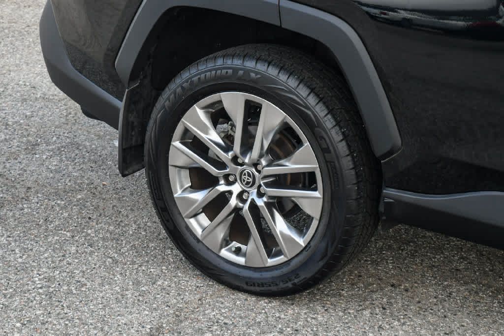 Used 2022 Toyota RAV4 XLE Premium FWD image 11