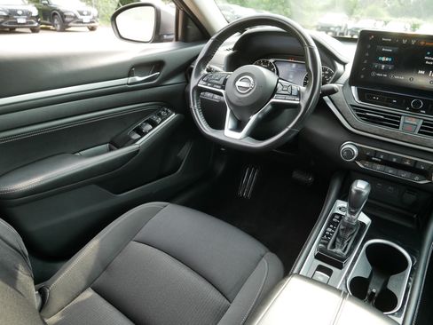 Certified 2023 Nissan Altima 2.5 SV w/ SV Premium Package AWD/4WD image 9