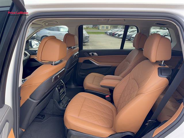 Used 2024 BMW X7 xDrive40i w/ Premium Package AWD/4WD image 33