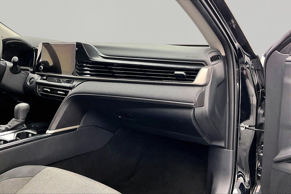 Used 2025 Toyota Camry LE FWD image 17