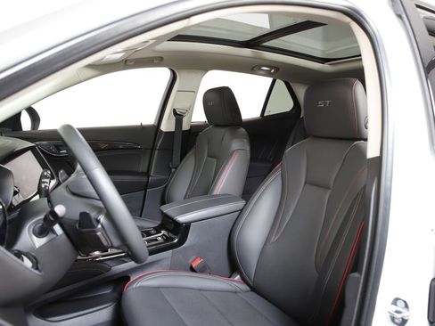Used 2023 Buick Envision Essence w/ Sport Touring Package AWD/4WD image 25