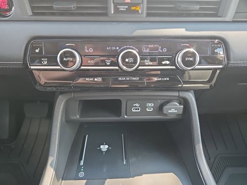 New 2025 Honda Pilot Touring image 29