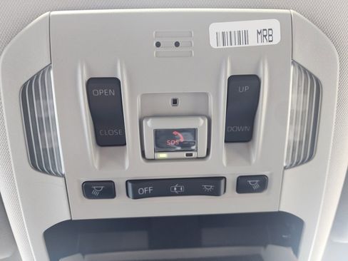 Used 2020 Toyota Highlander XLE image 52