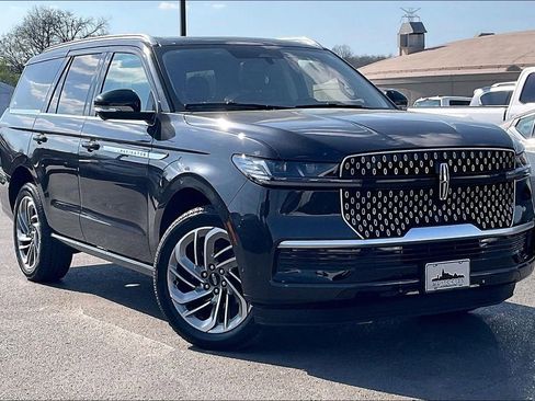 Used 2025 Lincoln Navigator Reserve AWD/4WD image 38