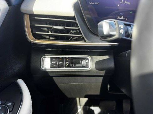 Used 2024 Buick Envision Avenir AWD/4WD image 23