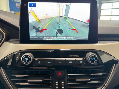 Used 2020 Ford Escape SE image 15