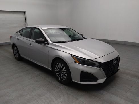 Used 2024 Nissan Altima 2.5 SV image 13