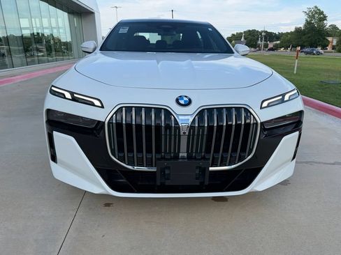 Used 2025 BMW 740i xDrive w/ Premium Package AWD/4WD image 10