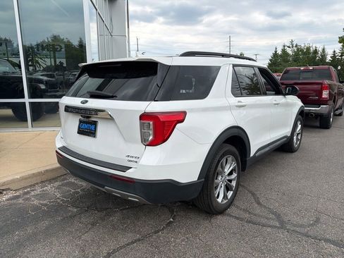 Used 2022 Ford Explorer XLT w/ Equipment Group 202A AWD/4WD image 3