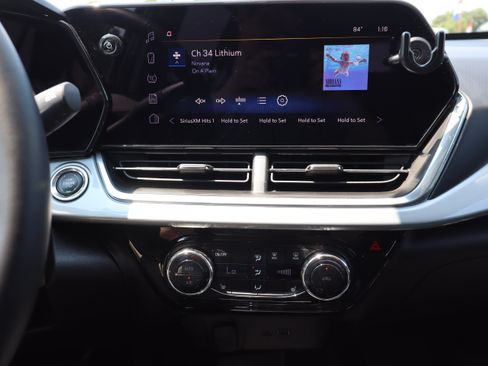 Used 2024 Chevrolet Trax LT w/ Driver Confidence Package FWD image 17