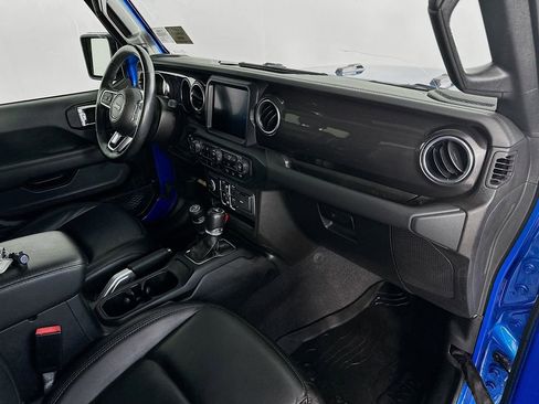 Used 2021 Jeep Wrangler Unlimited Sahara AWD/4WD image 31