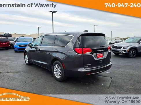 Used 2023 Chrysler Voyager LX FWD image 5