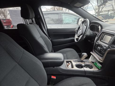 Used 2016 Jeep Grand Cherokee Laredo w/ Quick Order Package 23E image 16