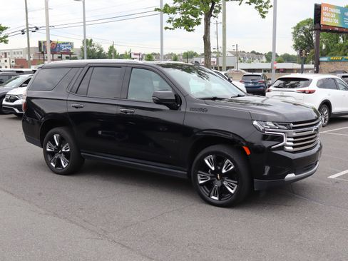 Used 2021 Chevrolet Tahoe High Country w/ Premium Package AWD/4WD image 2