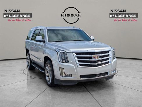 Used 2019 Cadillac Escalade Luxury image 3