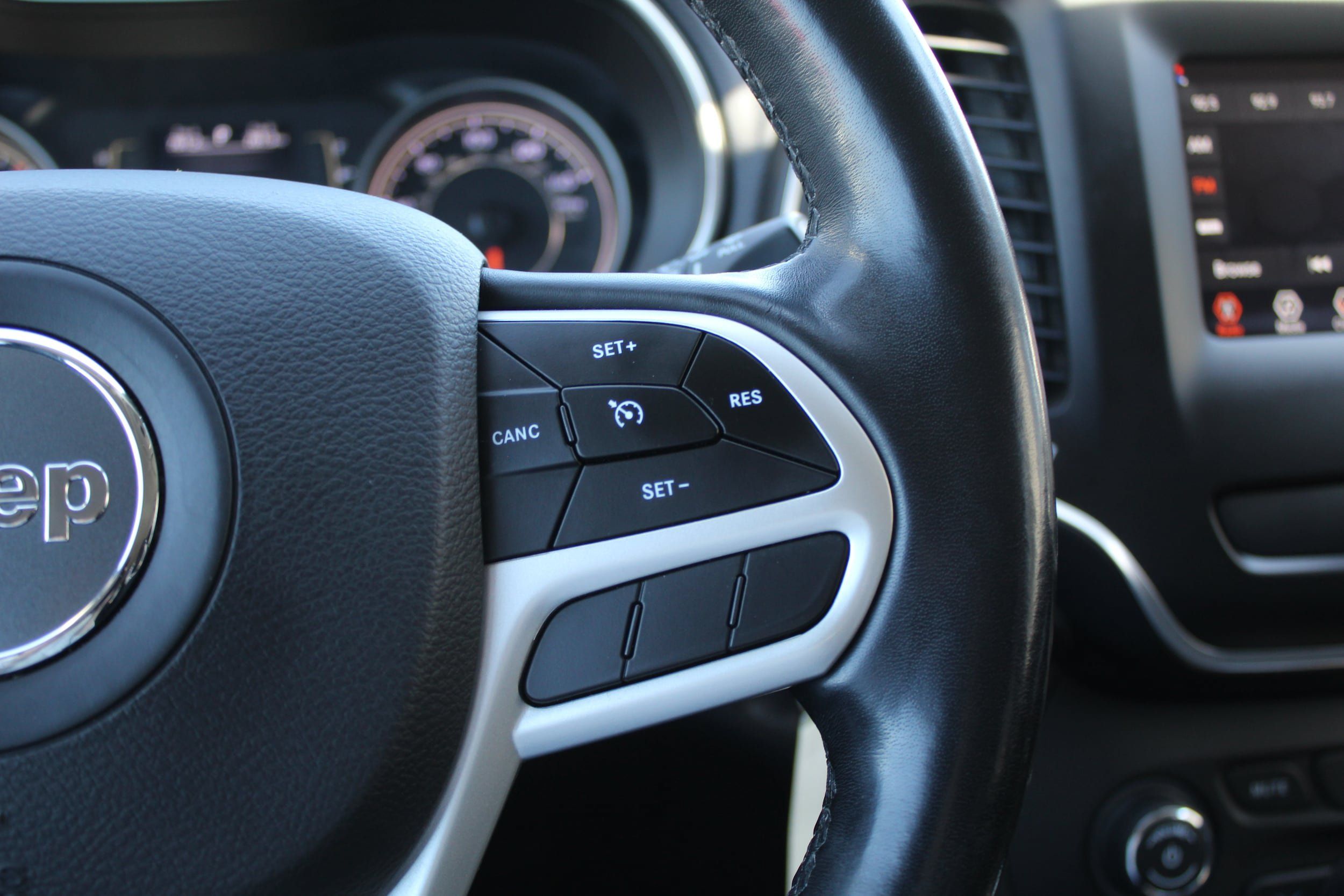 Used 2019 Jeep Cherokee Sport AWD/4WD image 33