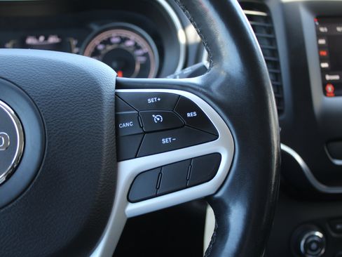 Used 2019 Jeep Cherokee Sport AWD/4WD image 33