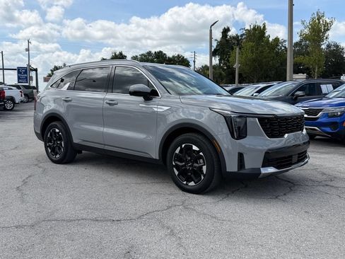 Certified 2024 Kia Sorento S w/ Panoramic Sunroof Package FWD image 2