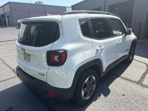 Used 2018 Jeep Renegade Latitude FWD image 4
