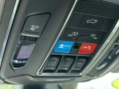 Used 2023 Jeep Grand Cherokee L Limited w/ Black Appearance Package AWD/4WD image 22