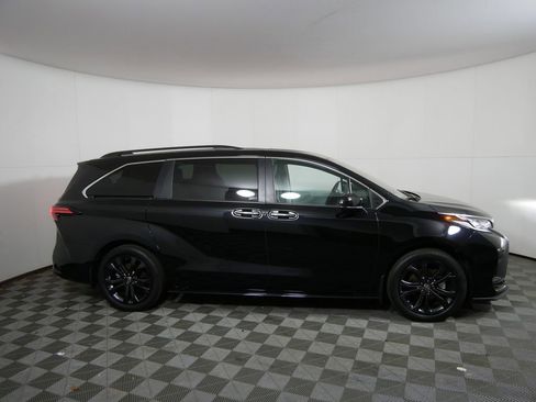 Used 2024 Toyota Sienna XSE image 2