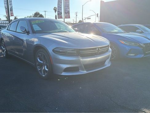 Used 2015 Dodge Charger SE w/ Popular Equipment Group RWD image 5