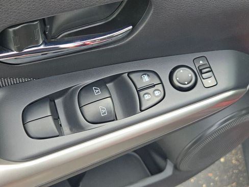 Used 2020 Nissan Kicks SV FWD image 19