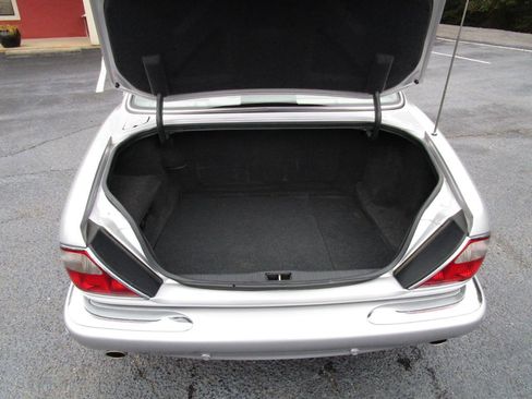 Used 2001 Jaguar XJ8 image 18