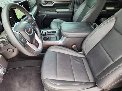 Used 2024 GMC Sierra 1500 SLT AWD/4WD image 10