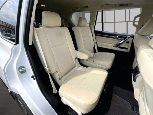 Used 2023 Lexus GX 460 Premium w/ Accessory Package AWD/4WD image 27