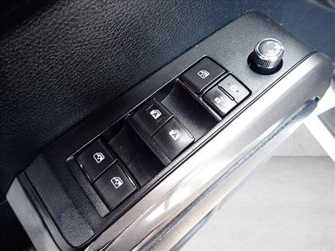Used 2016 Toyota Tacoma TRD Off-Road AWD/4WD image 12