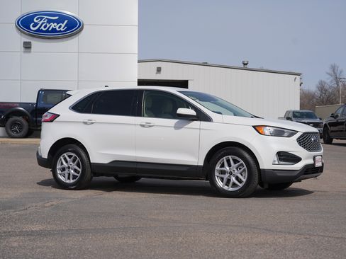 Used 2024 Ford Edge SEL w/ Convenience Package image 2