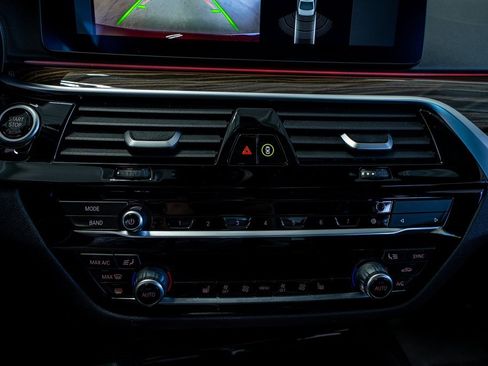 Used 2023 BMW 530e xDrive image 51