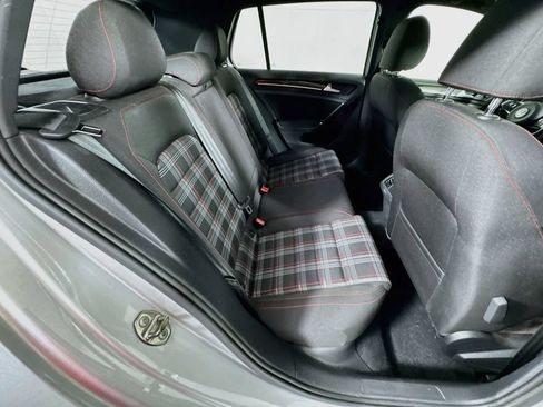 Used 2016 Volkswagen Golf 4-Door FWD image 33
