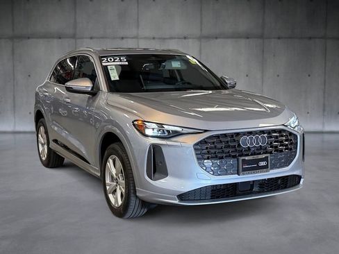 Certified 2025 Audi Q5 Premium w/ Convenience Package AWD/4WD image 7