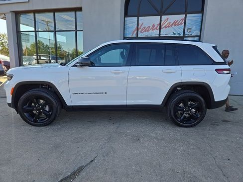New 2025 Jeep Grand Cherokee Altitude image 5