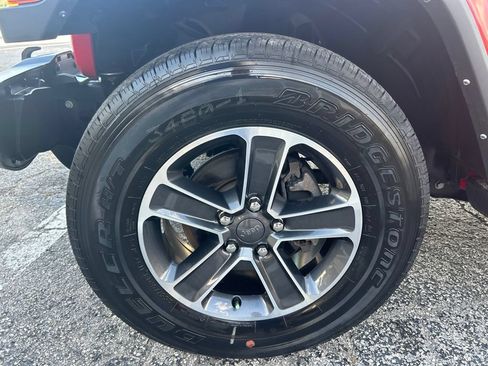 Used 2023 Jeep Wrangler Unlimited Sahara AWD/4WD image 18