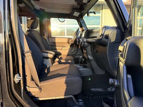 Used 2016 Jeep Wrangler Unlimited Sport w/ Connectivity Group image 35