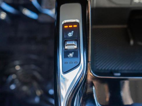 Certified 2025 Kia Sorento SX image 28