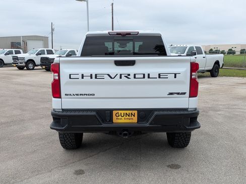 Used 2024 Chevrolet Silverado 1500 ZR2 w/ Technology Package AWD/4WD image 4