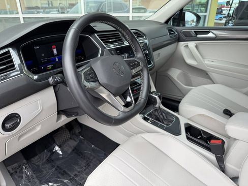 Used 2022 Volkswagen Tiguan SE FWD image 32