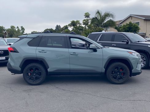 Used 2020 Toyota RAV4 XLE w/ Convenience Package AWD/4WD image 2
