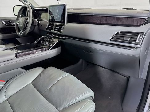 Used 2020 Lincoln Navigator Reserve w/ Luxury Package image 38