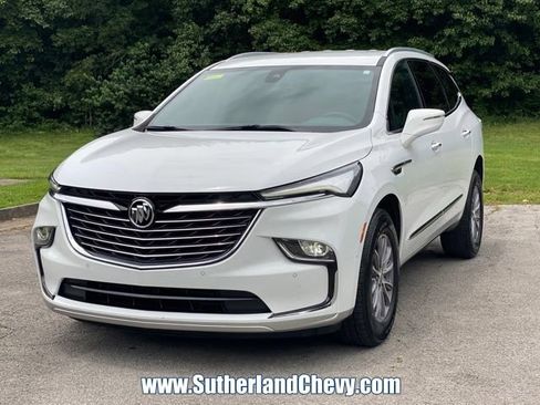 Used 2024 Buick Enclave Essence FWD image 3