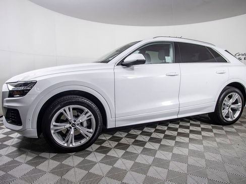 Used 2023 Audi Q8 Premium image 8