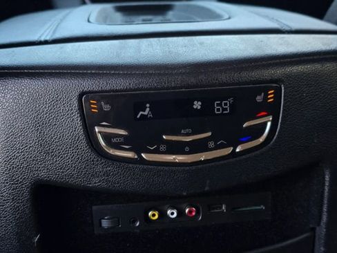 Used 2016 Cadillac Escalade Luxury image 32