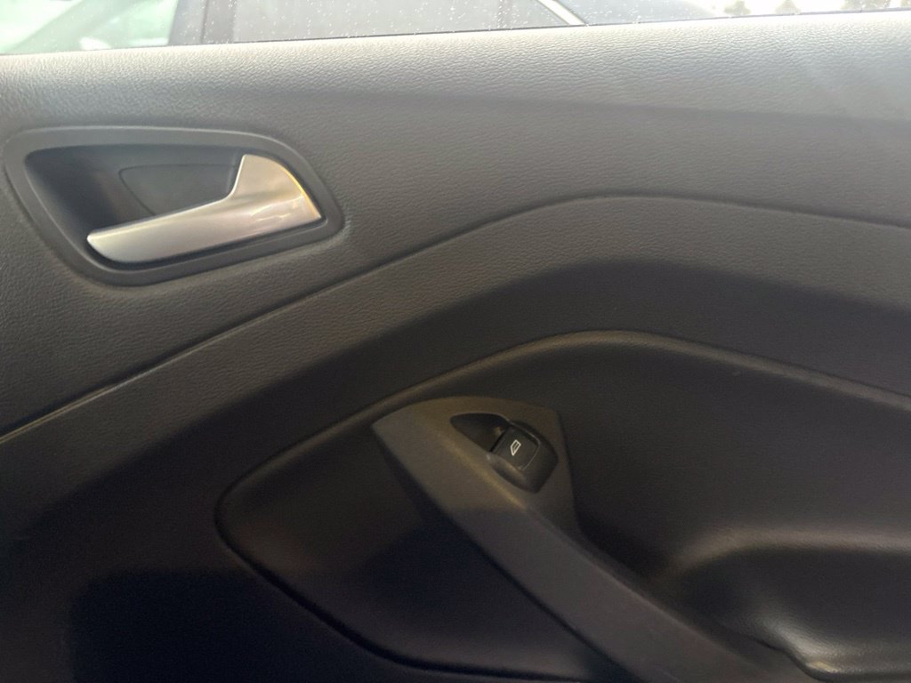 Used 2016 Ford Escape SE AWD/4WD image 19