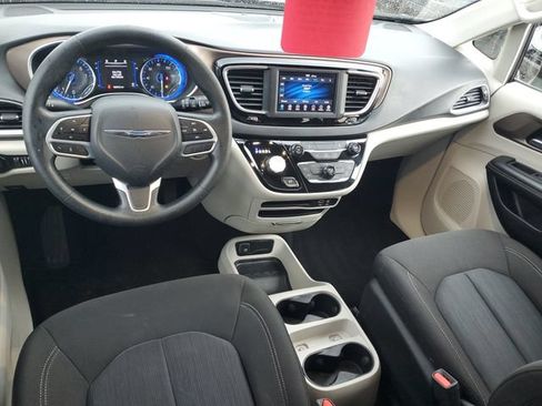 Used 2020 Chrysler Voyager LX FWD image 10