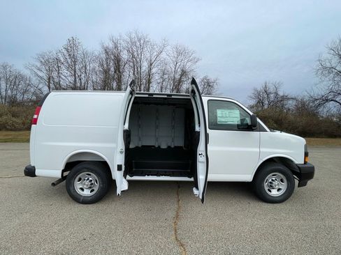 New 2025 Chevrolet Express 2500 Work Van image 14