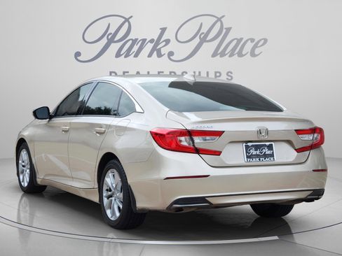 Used 2018 Honda Accord LX image 3